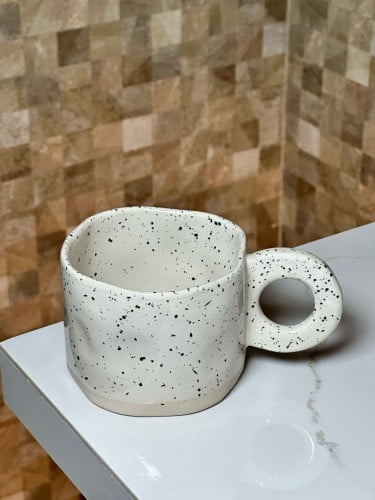 كوب قهوة سيرامك مميز - ابيض منقط