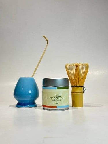 مجموعة أدوات الماتشا الأساسية (4 قطع) - اللوان متع...