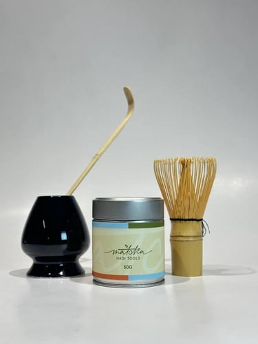 مجموعة أدوات الماتشا الأساسية (4 قطع) - اللوان متع...