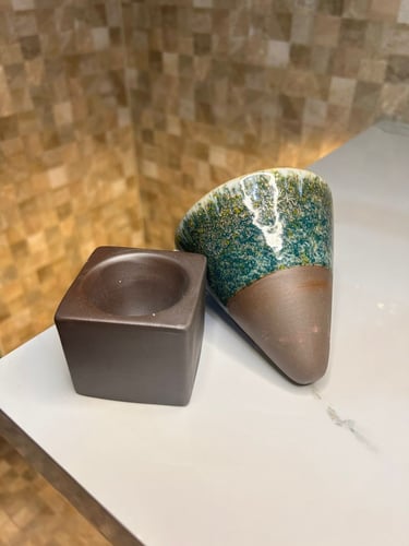 كوب قهوة مخروطي مع قاعدة سعة 150مل - اخضر