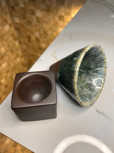 كوب قهوة مخروطي مع قاعدة سعة 150مل - اخضر