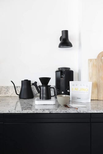 طقم كوب وقمع V60 من السيراميك ب اللون الاسود