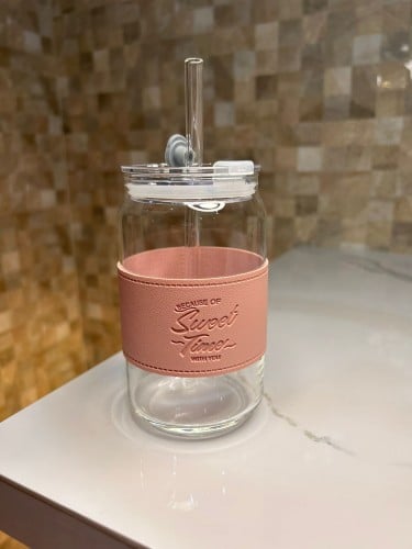 كوب زجاجي مع مصاص لون وردي - زهري