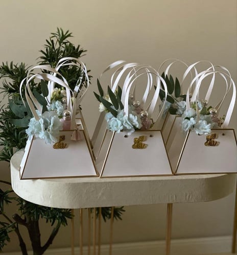 توزيعات شنط فخمه تحتوى على عطور ماتش