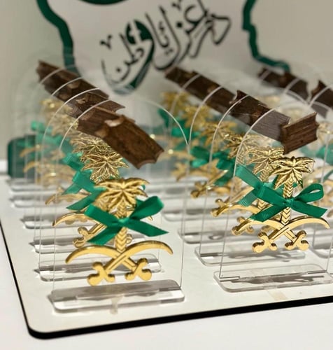 توزيعات 12حبة استاند أكريلك مع عود فراشة فاخر