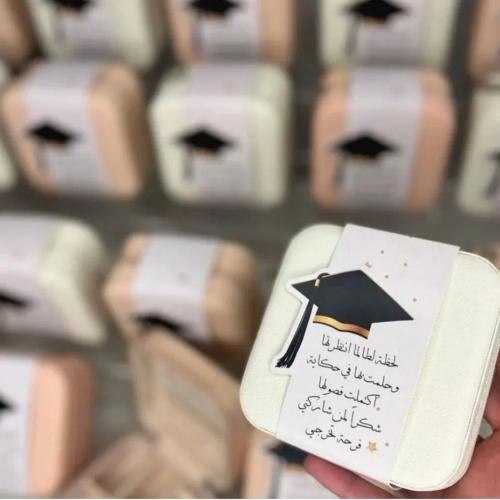 هدايا تخرج ١٢ حبة شنطة اكسسوارات مع الثيم