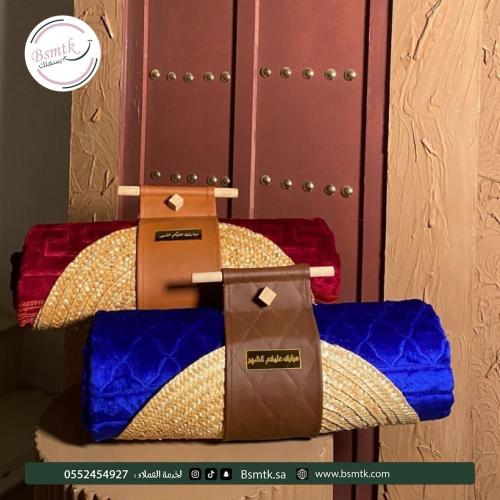 هدية رمضانية فاخرة | سجادة صلاة بشكل شنطة بتصميم أ...