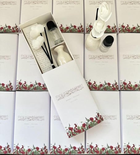 24 حبة من التوزيعات مع الاستاند والتغليف (الثيم وا...