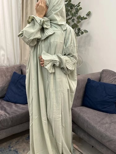 هدية العيد المميزة سجادة صلاة بتصميم شنطة فاخر مع...