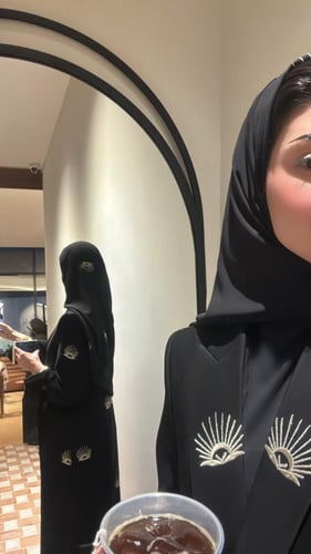 بليزر بتطريز خاص