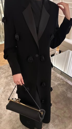 بليزر ب أقراط ورد