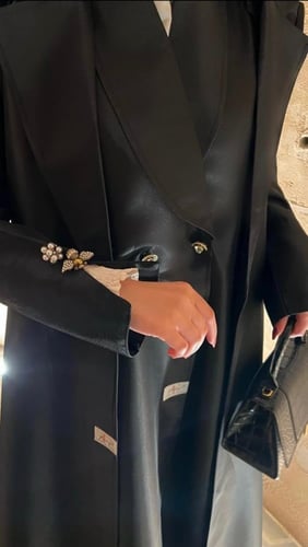 عبايه رسمي مع فستان داخلي