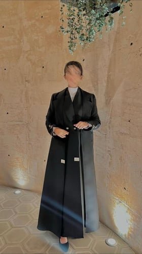 عبايه رسمي مع فستان داخلي
