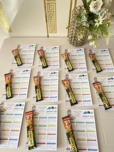 التقويم مع ظرف قهوة