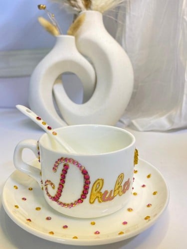 كوب مع الصحن بالاسم