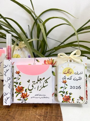 تقويم مكتبي مع قلم و أوراق ملاحظات