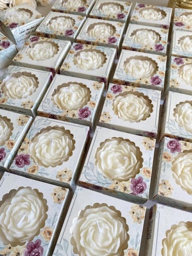 شمعة ع شكل وردة