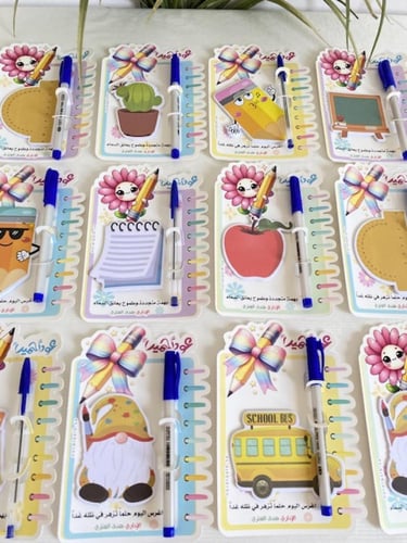 ورق ملاحظات مع قلم