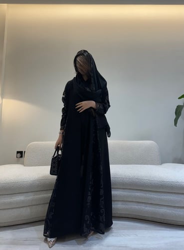 عبايات باكمام دانتيل فخمة | G91