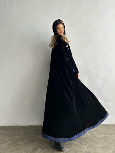 عباية مخمل شتوية مطرزة - G75