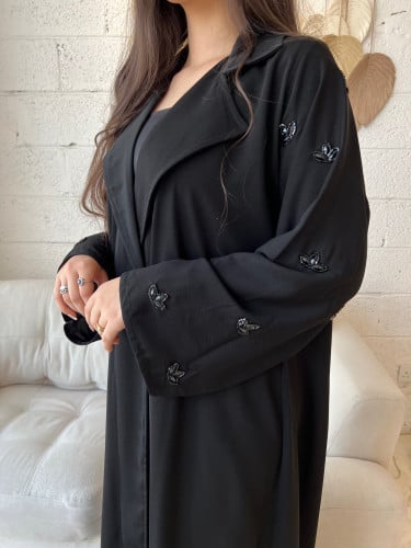 عباية كريب ملكي تطريز اسود | G47