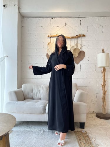 عباية كريب ملكي تطريز اسود | G47
