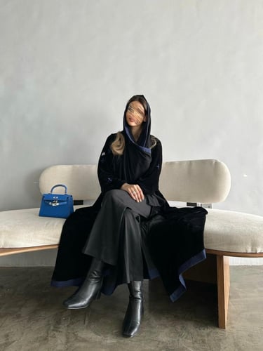 عباية مخمل شتوية مطرزة - G75