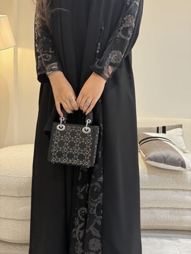 عبايات باكمام دانتيل فخمة | G91