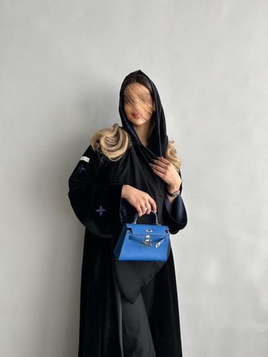 عباية مخمل شتوية مطرزة - G75