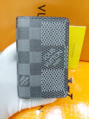 محفظة لويس فيتون