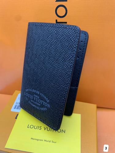 محفظة لويس فيتون