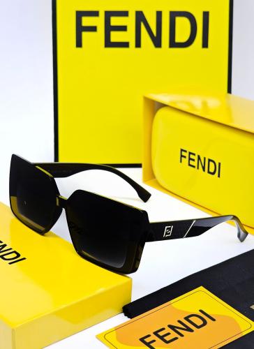 نــظارة فيندي