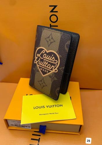 محفظة لويس فيتون