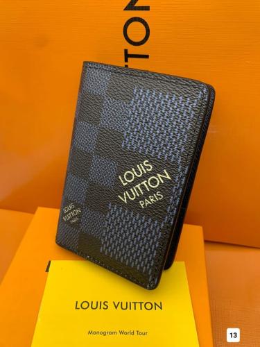 محفظة لويس فيتون