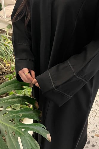 عباية ساده مع قيطانة