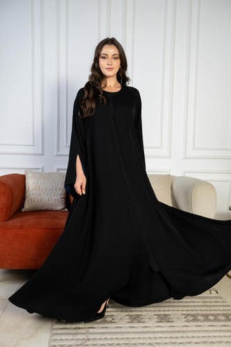 عباية حرير بتدخيله كم داخلي كحلي