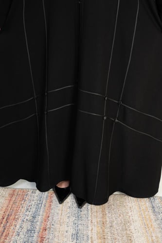 عباية لؤلؤة بقماش ملكي