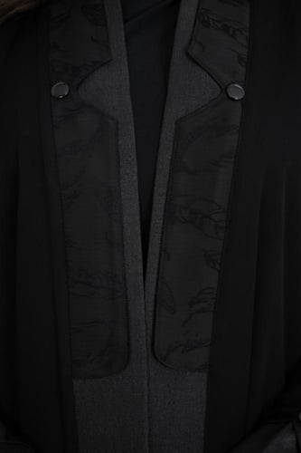 عباية بسيطة وأنيقة