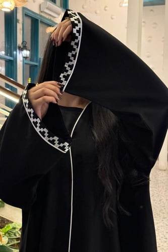عباية لمار مع كلفة اسود مع أبيض
