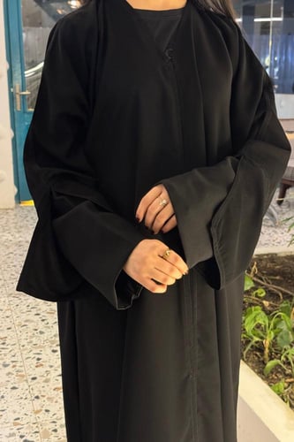 عباية قماش ملكي ازرار تدخيلة كُم اسود