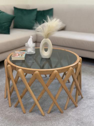 طاوله وسط شبكه