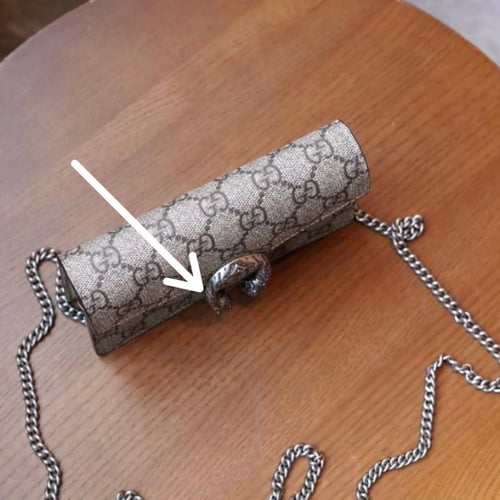 شنطة قوتشي وسط