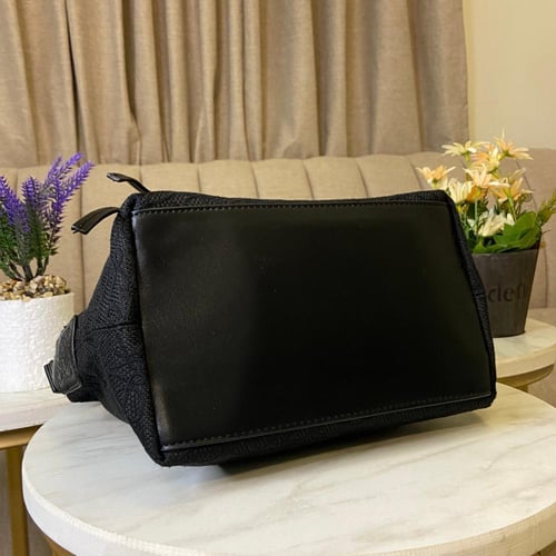 شنطة لويفي اسود