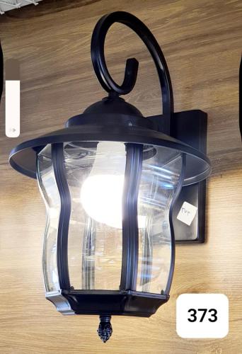 فانوس جداري أسود