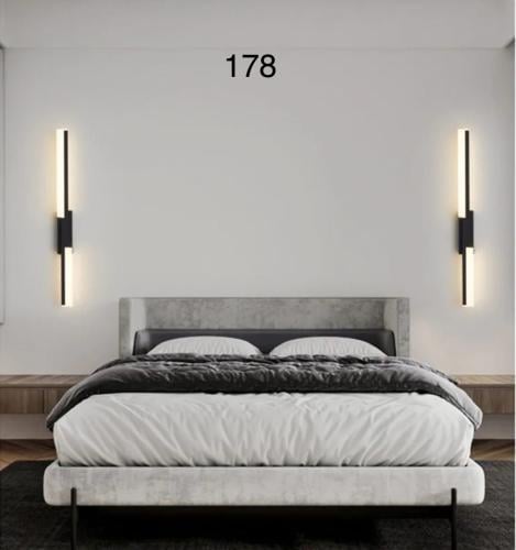 ابليك جداري اسود ذهبي