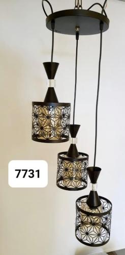 علاقي ثلاثي أسود