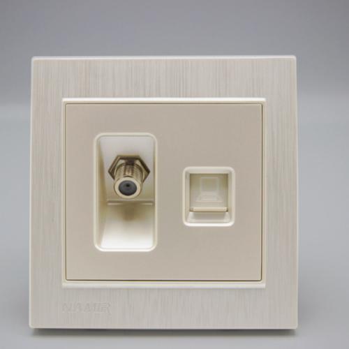 فيش دش مع انترنت ميلانو لؤلؤى