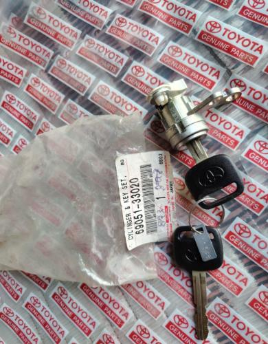 Right door switch for Camry 96 original