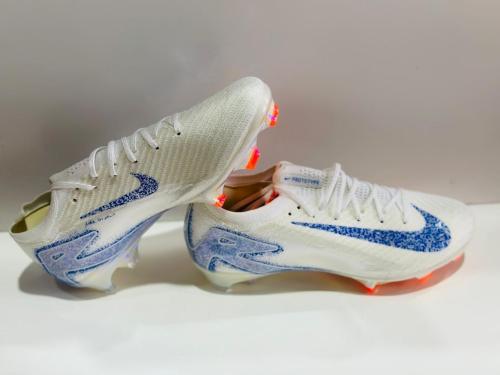 جزمة كورة قدم Nike