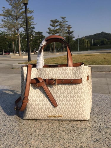 مايكل كورس إيميليا | ٥ الوان